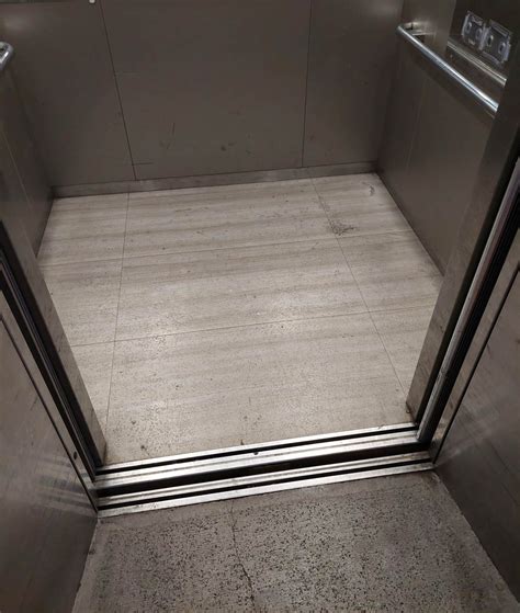 電梯問題 濁氣